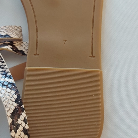 🌷Old Navy Sandals - Picture 6 of 6